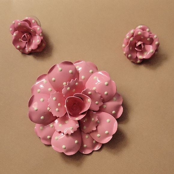 Joan Rivers Classics Collection White and  Pink Flower Brooch And Earring  Set - Picture 3 of 10